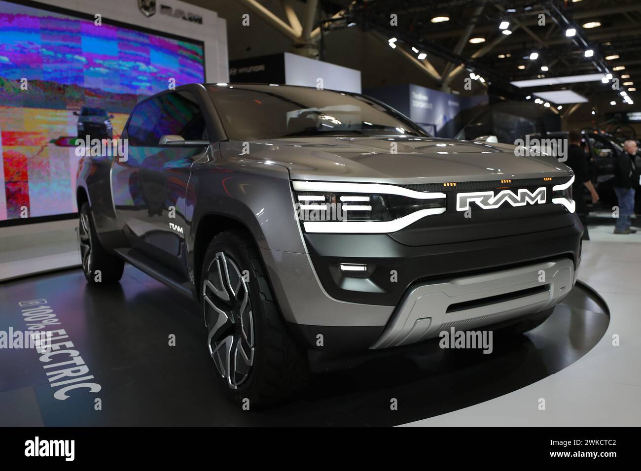 Toronto, Kanada. Februar 2024. Der Elektro-Lkw RAM wird am 19. Februar 2024 auf der Canadian International Auto Show in Toronto, Kanada, gezeigt. (Foto: Arrush Chopra/NurPhoto)0 Credit: NurPhoto SRL/Alamy Live News Stockfoto