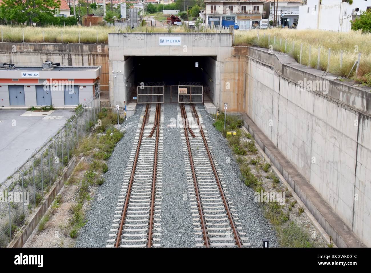 Ende der Strecke, Grenze des Gleisbaus in Aigio auf der neuen Bahnstrecke Athen–Patras, Peloponnes, Griechenland, Mai 2023 Stockfoto