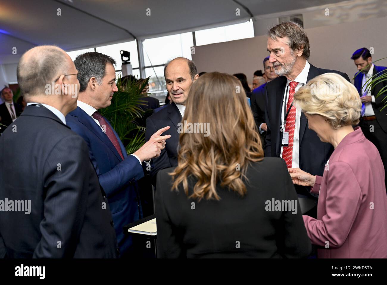 Antwerpen, Belgien. Februar 2024. Ilham Kadri, CEO und Präsident des Exekutivausschusses von Solvay, Premierminister Alexander de Croo, die Präsidentin der Europäischen Kommission Ursula von der Leyen, Markus Kamieth, der Vorsitzende des Vorstands der BASF und der Vorsitzende der INEOS Group, Sir Jim Ratcliffe, wurde während des European Industry Summit „A Business Case for Europe“ im BASF-Werk in Antwerpen am Dienstag, den 20. Februar 2024, unter belgischem EU-Ratsvorsitz veranstaltet. BELGA FOTO DIRK WAEM Credit: Belga News Agency/Alamy Live News Stockfoto