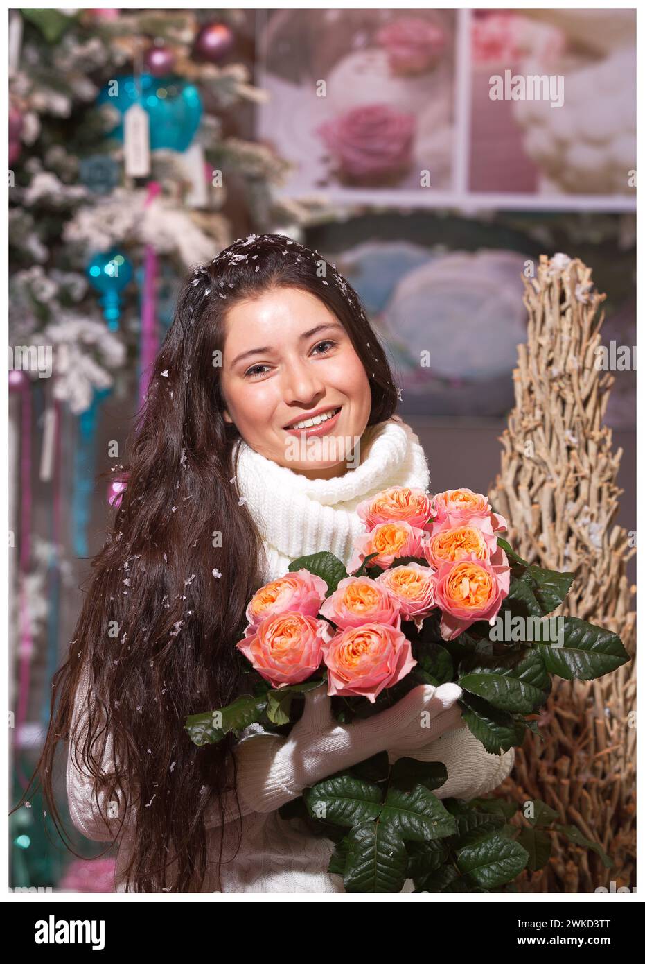 Mädchen mit Rosen im Winter durch Blumenauktion Plantion in Ede Holland.vvbvanbree fotografie. Stockfoto