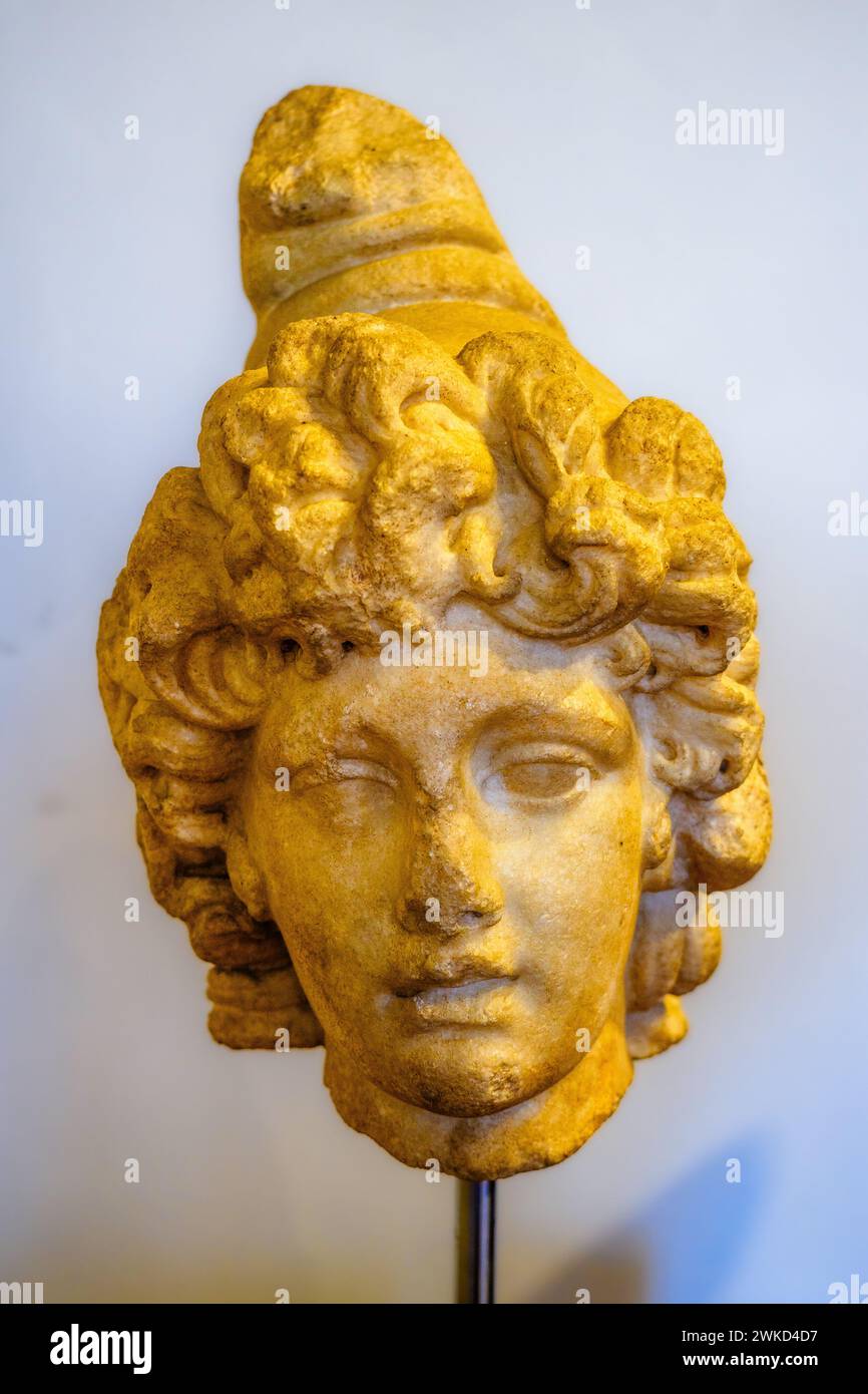 Kopf des Attis - 2. Jahrhundert n. Chr., Insular Marmor - Museo di Scultura Antica Giovanni Barracco, Rom, Italien Stockfoto