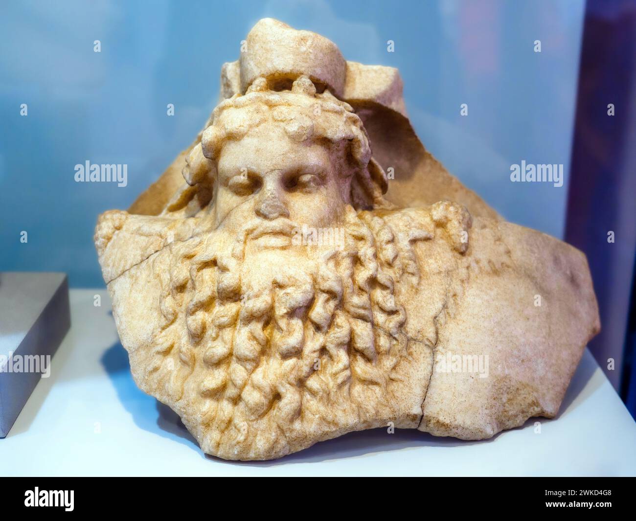 Fragment einer Vase mit Maske des Dionysos - 1. Jahrhundert v. Chr. - 1. Jahrhundert n. Chr. , pariser Marmor - Museo di Scultura Antica Giovanni Barracco, Rom, Italien Stockfoto