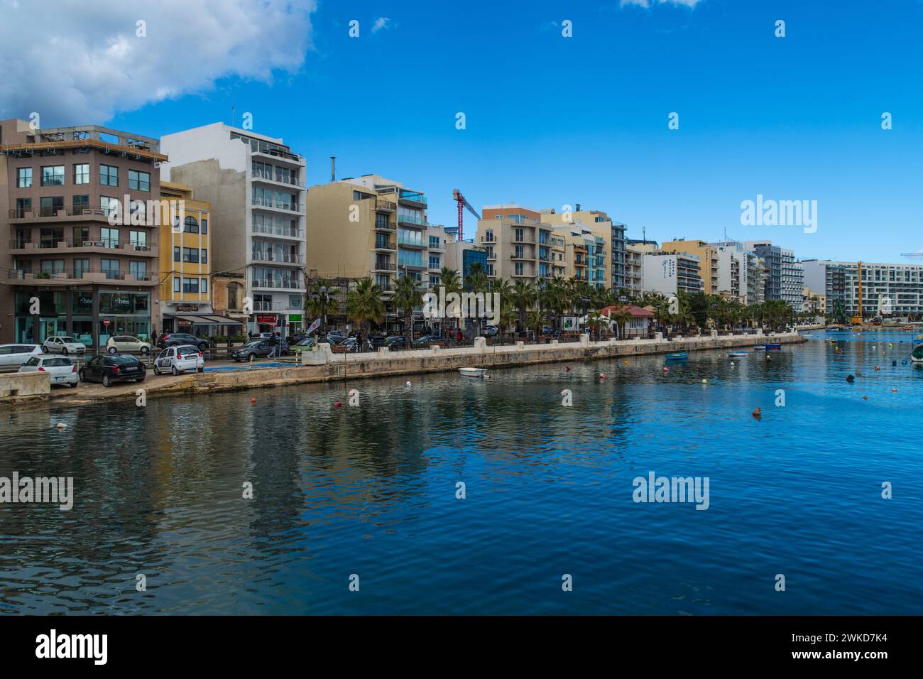Gzira, Malta - 8. März 2020: Apartments mit Blick auf den Hafen von Marsamxett. Stockfoto