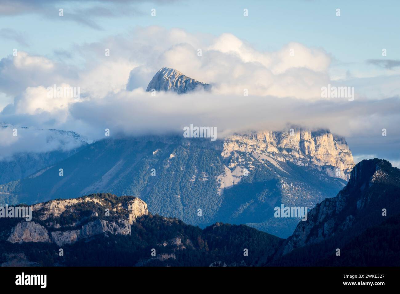 Castillo Mayor (2020 m) und Ausläufer der Sestrales, Nationalpark Ordesa i Monte Perdido, Provinz Huesca, Aragon. Stockfoto