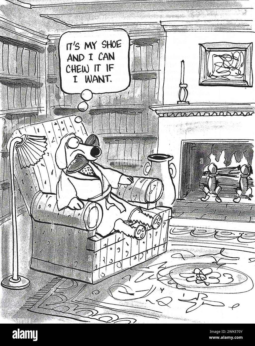 BW Cartoon eines Hundes in seinem großen, schönen Haus in einem Sessel und kauen seinen eigenen Schuh. Stockfoto