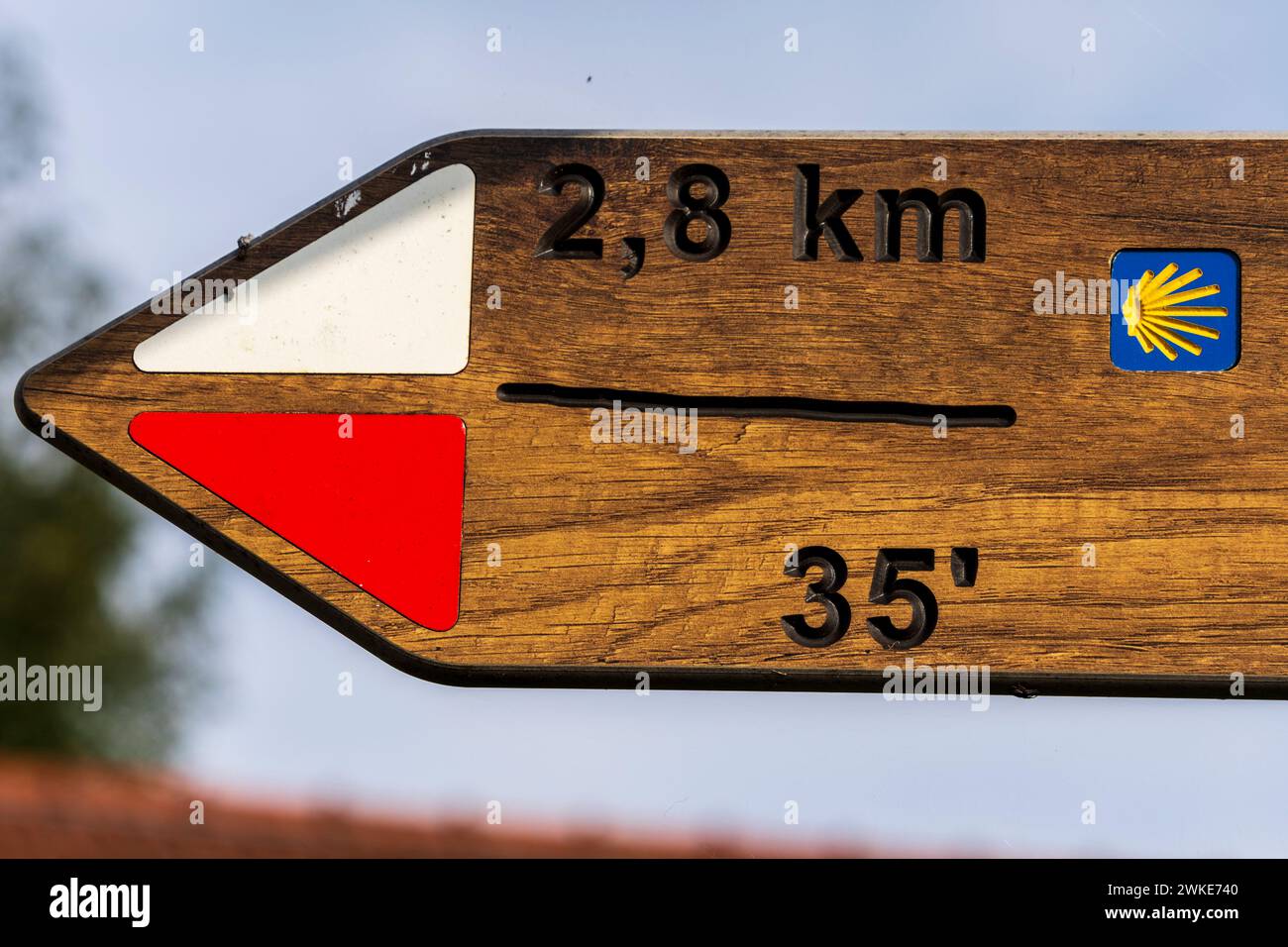 Wegweiser Jakobsweg, Santiago's Road, Burguete, Navarra, Spanien. Stockfoto