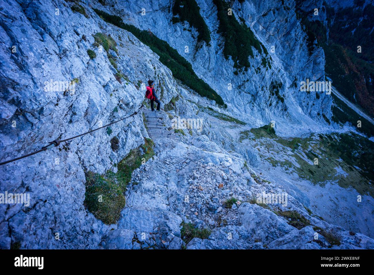 Abfahrt von Kamni¨Ko Sedlo in Richtung Frischauf Lodge in Okre¨elj, julischen alpen, Slowenien, Mitteleuropa. Stockfoto