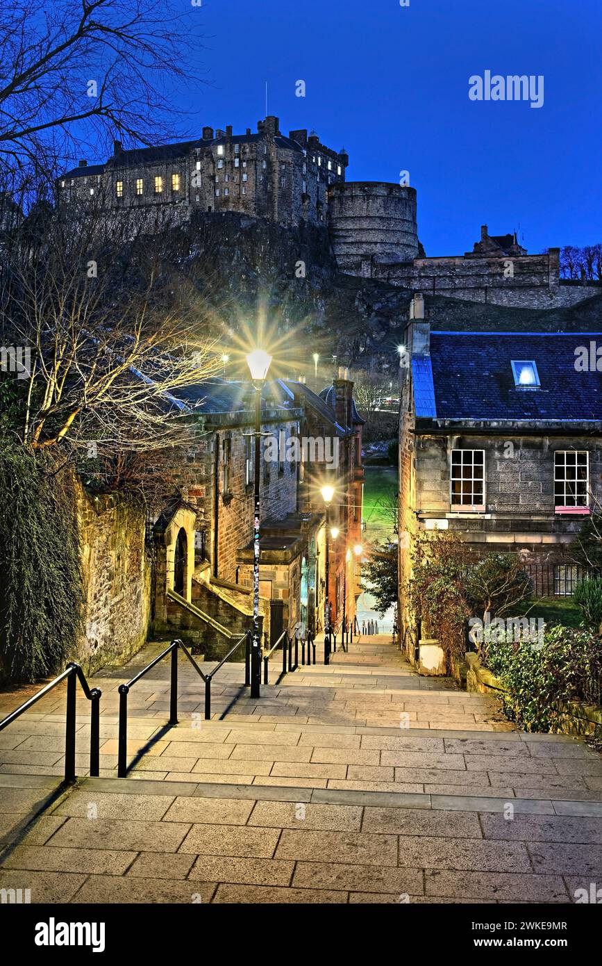 Großbritannien, Schottland, Edinburgh, Edinburgh Castle from the Vennel Stockfoto