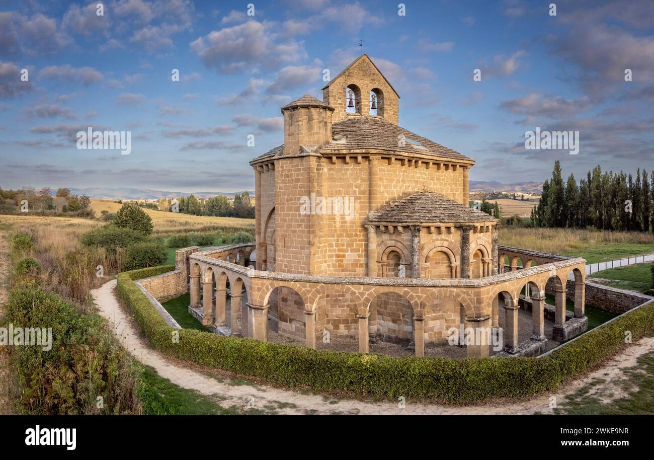 Kirche Santa Maria de Eunate, 12. Jahrhundert, Ilzarbe-Tal, Navarra, Spanien. Stockfoto