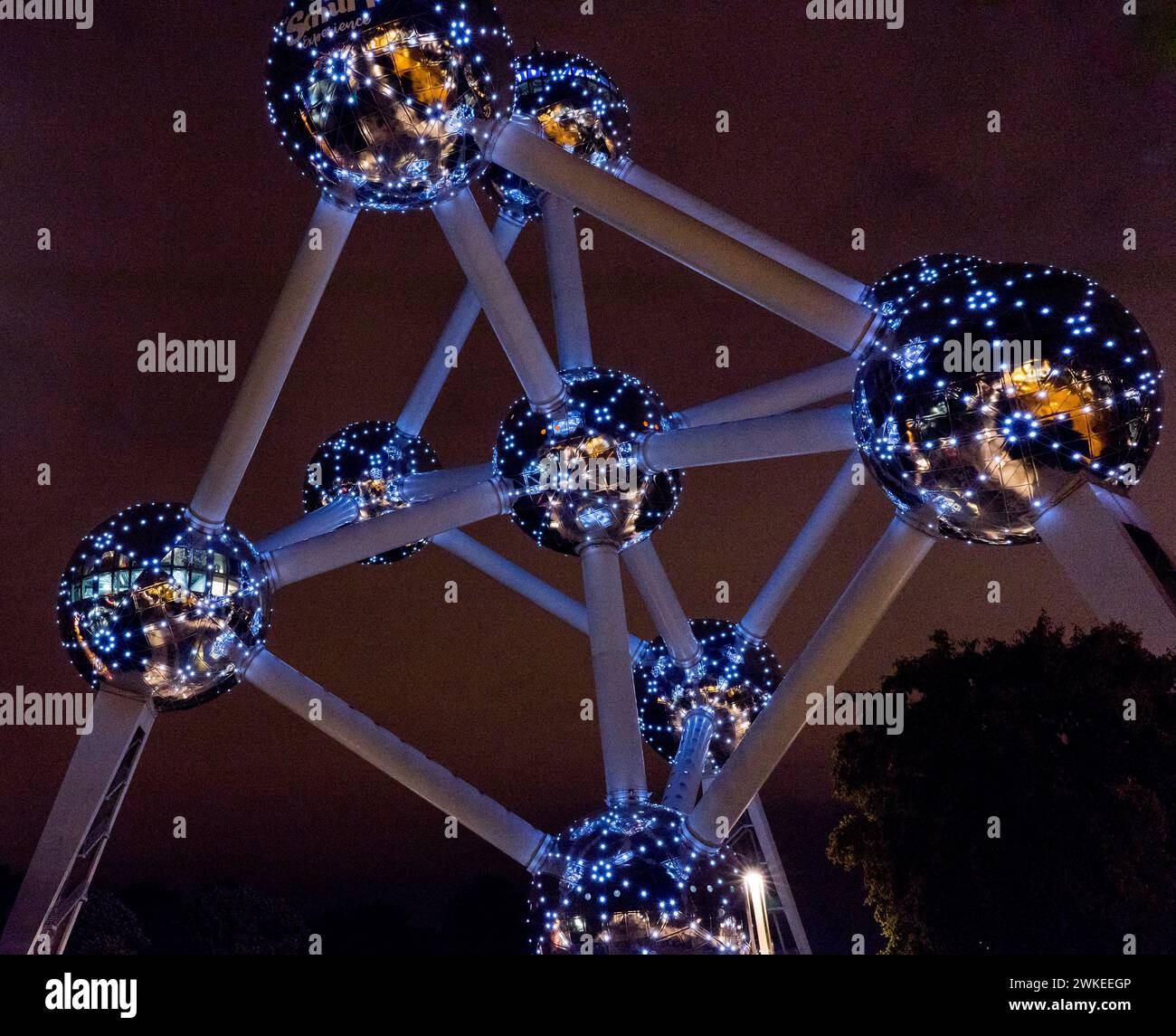 Das Atomium in Brüssel bei Nacht Stockfoto