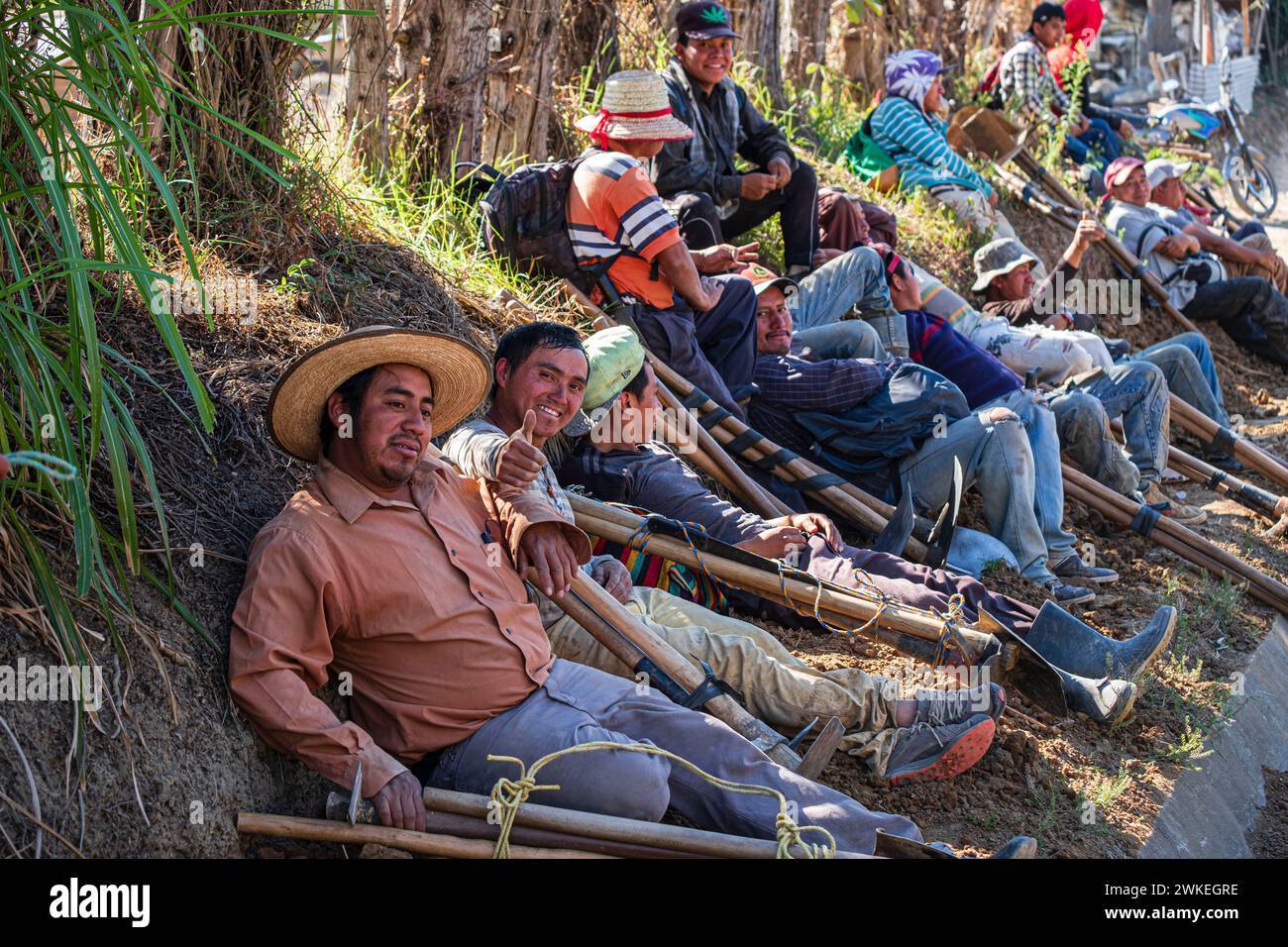 Construccion comunitaria de canalizaciones de agua potable, Xullmal, Guatemala, Mittelamerika. Stockfoto