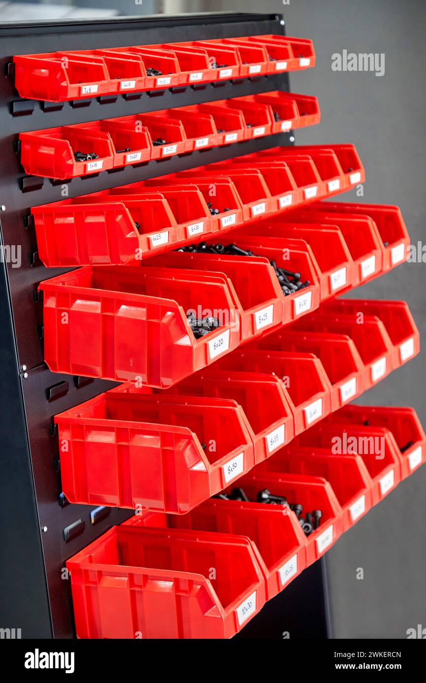 Schraubkästen, Materiallager, mechanische Metallindustrie, Gipuzkoa, Baskenland, Spanien Stockfoto