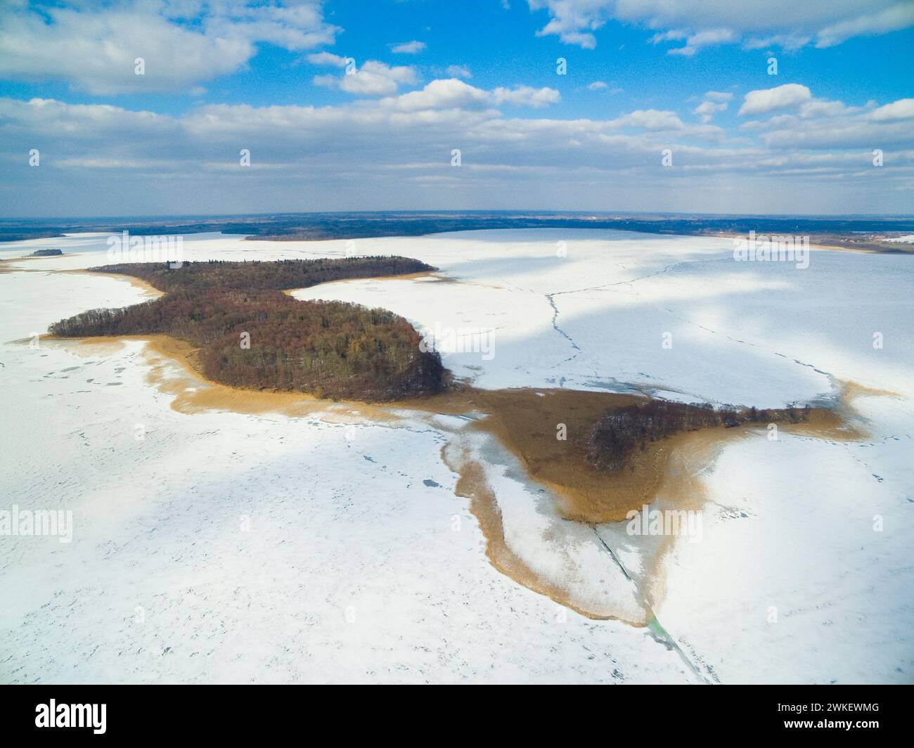 Upalty Island am gefrorenen Mamry Lake, Mazury, Polen Stockfoto