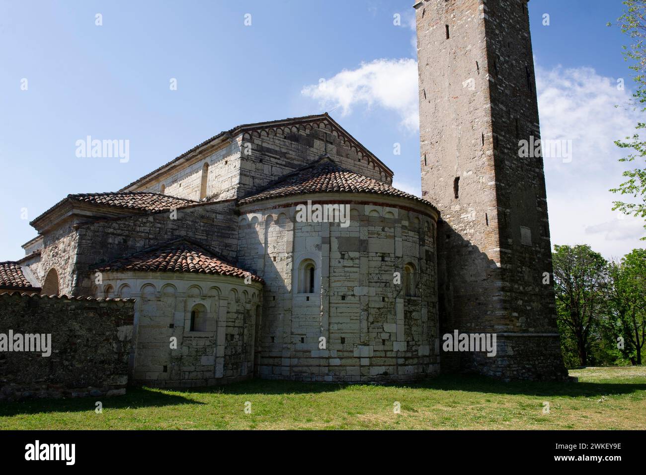 24. April 2023: Italien, Lombardei, Brescia, Montichiari, romanische Pfarrkirche San Pancrazio. Stockfoto