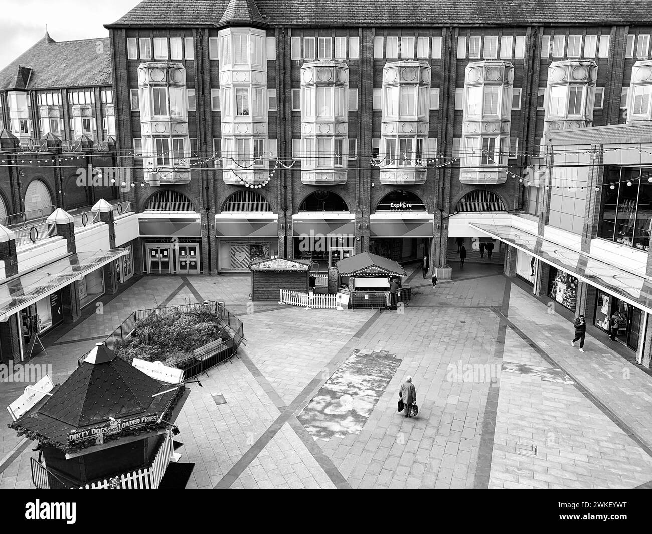 Ealing Broadway Einkaufszentrum während der Abriegelung an einem Samstagmorgen, das normalerweise voll mit Einkäufern war. Stockfoto