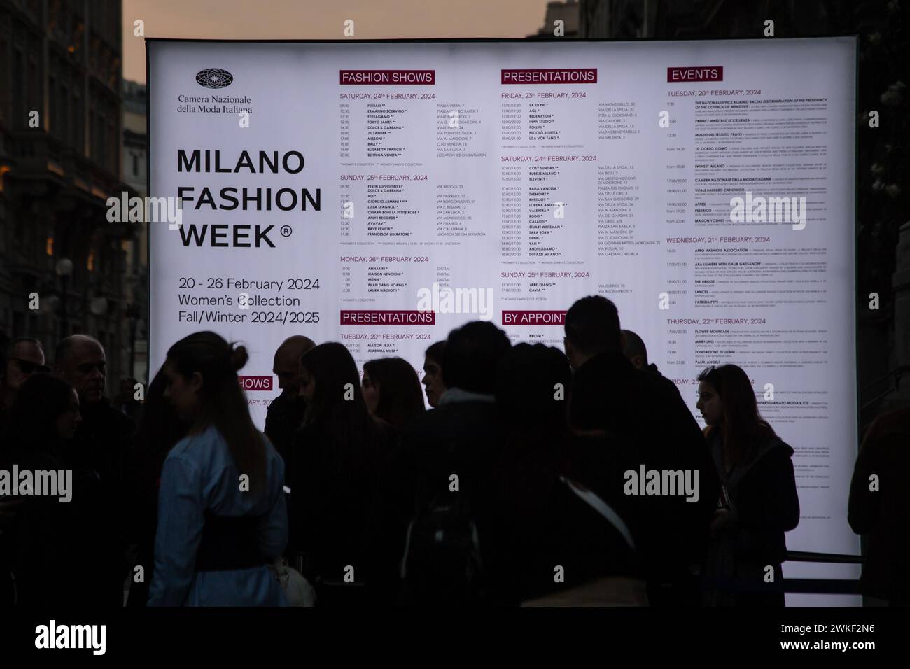 Mailand, Italien. Februar 2024. Foto Claudio Furlan/Lapresse 20-02-2024 Milano - NewsFashion Hub per la Settimana della Moda auf der Piazza Mercanti Foto Claudio Furlan/Lapresse 20-02-2024 Mailand - News Fashion Hub for Fashion Week auf der Piazza Mercanti Credit: LaPresse/Alamy Live News Stockfoto