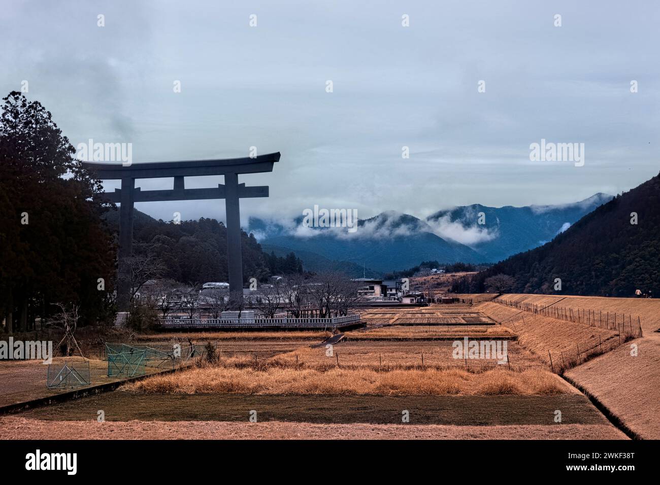 Das größte Torii-Tor der Welt am Kumano Hongu Taisha Grand Shrine, Wakayama, Japan Stockfoto