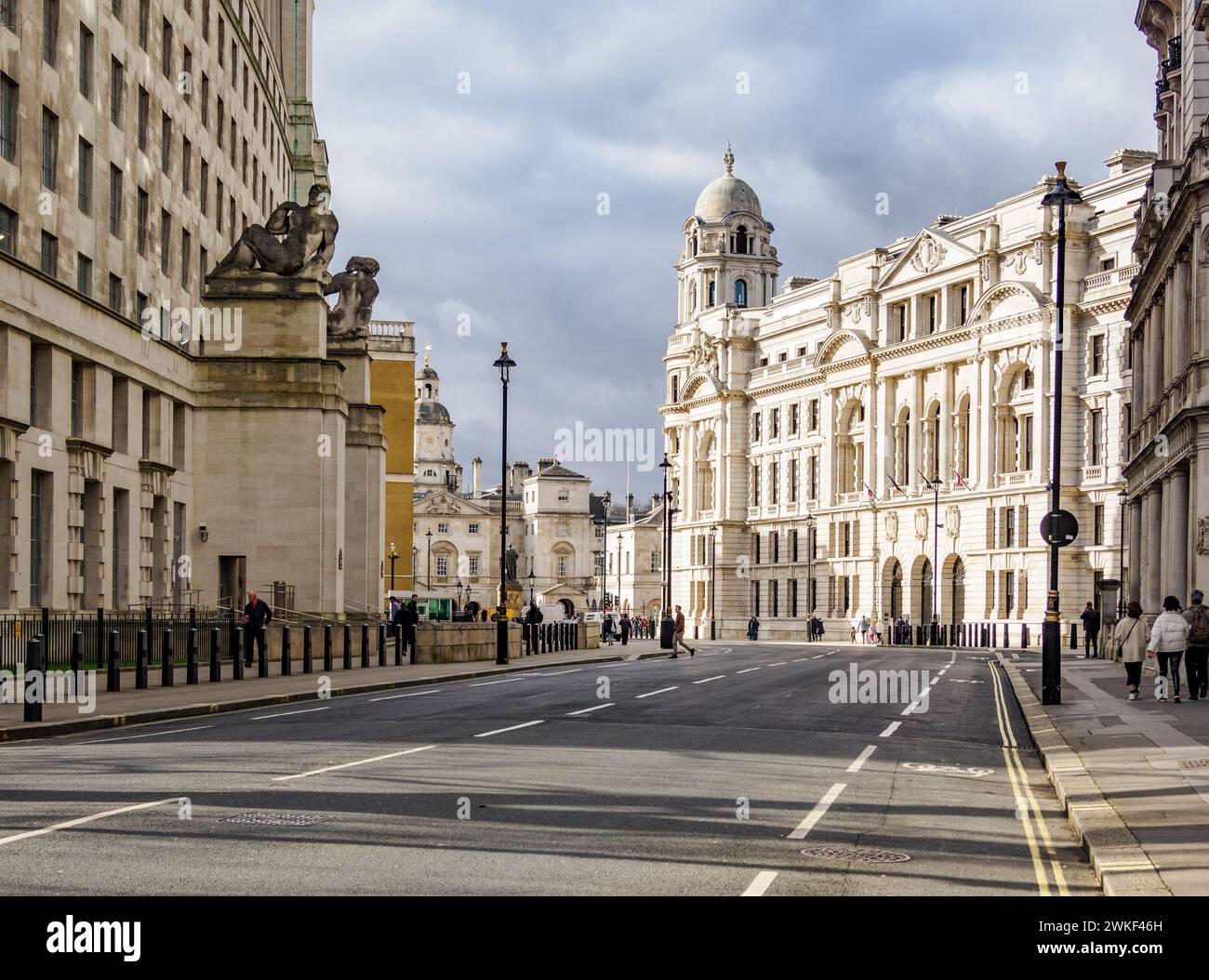 Gebäude des Verteidigungsministeriums und des Old war Office an der Horse Guards Avenue in Whitehall London, Großbritannien Stockfoto