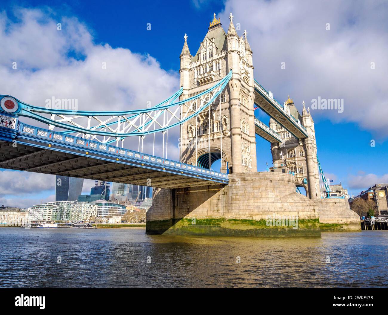 Tower Bridge das große viktorianische Wahrzeichen über die Themse London Stockfoto