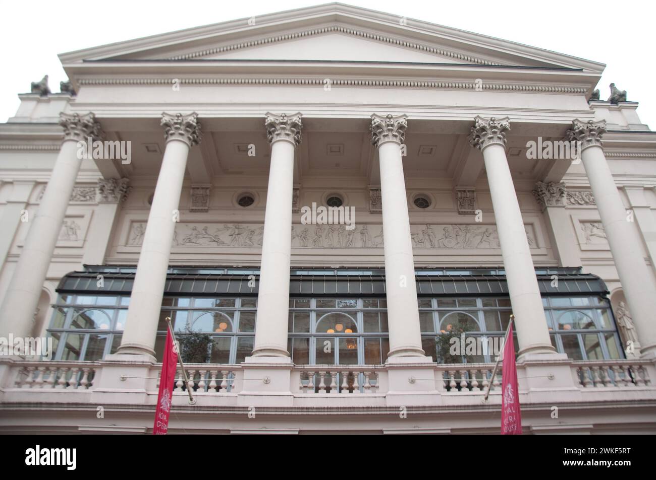 Alkove, Royal Opera House, Covent Garden, London, Großbritannien. Neoklassizistisches Gebäude. Stockfoto