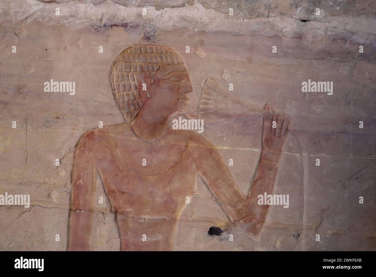altägyptische Schnitzereien und Hieroglyphen an den Gräbern der Adligen in West-Assuan, Ägypten Stockfoto