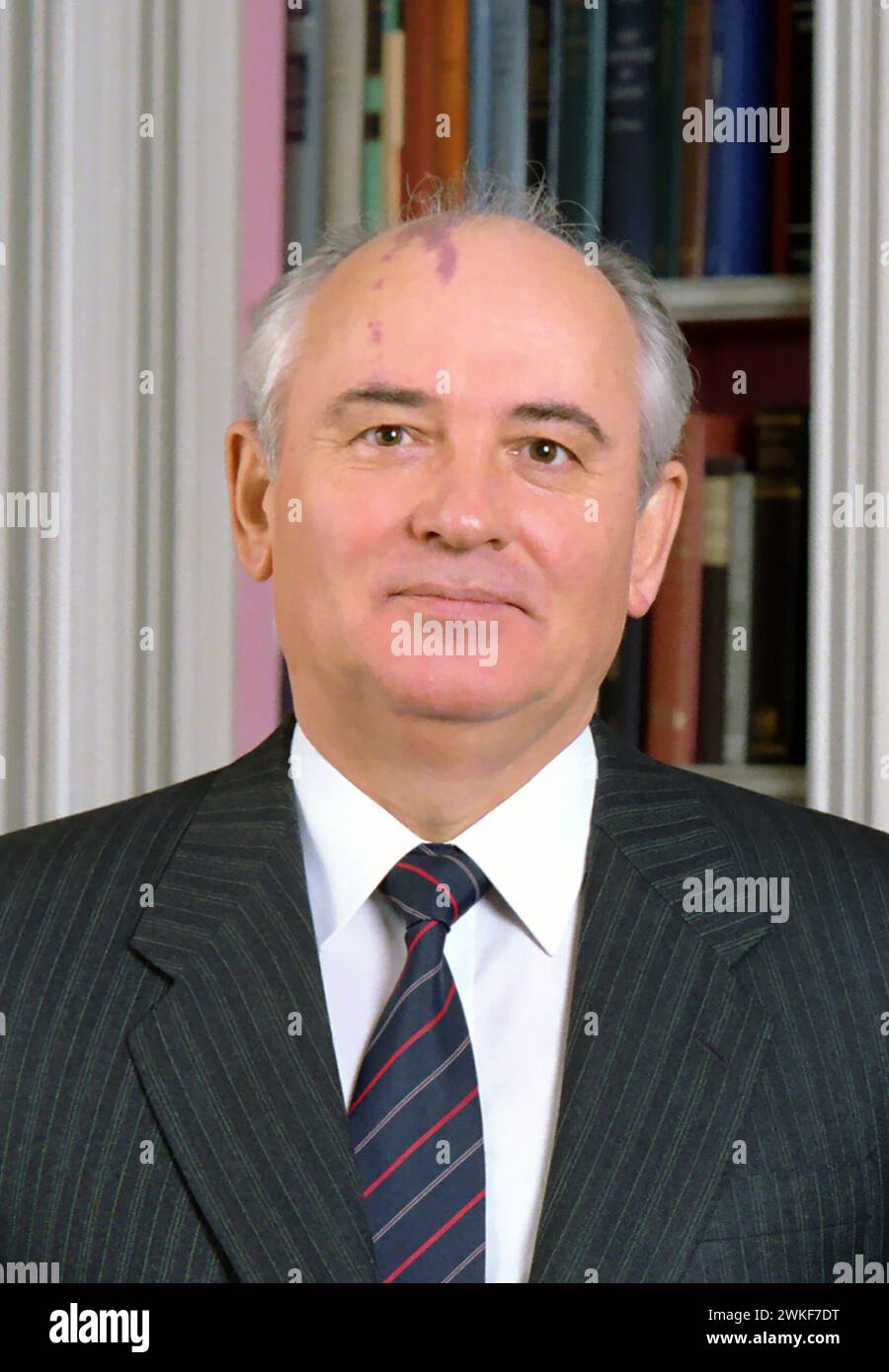 Michail Gorbatschow. Porträt des ehemaligen Präsidenten der Sowjetunion, Michail Sergejewitsch Gorbatschow (1931–2022) in der Bibliothek des Weißen Hauses, 1987 Stockfoto