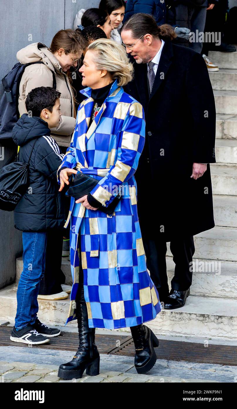 Brüssel, Belgien. Februar 2024. Belgien Königin Mathilde und König Filip (Philippe) und König Albert und Königin Paola und Prinz Laurent und Prinzessin Claire und Prinzessin Delphine und James O’Hare sowie Erzherzog Carl Christian von Habsbourg-Lothringen und Prinzessin Marie-Astrid von Luxemburg nehmen an der jährlichen eucharistischen Feier zum Gedenken an die verstorbenen Mitglieder des Königs Teil Familie in der Kirche unserer Lieben Frau in Laeken, Laken, Brüssel Credit: Albert Nieboer/Niederlande OUT/Point de Vue OUT Foto: Albert Nieboer/dpa/Alamy Live News Stockfoto