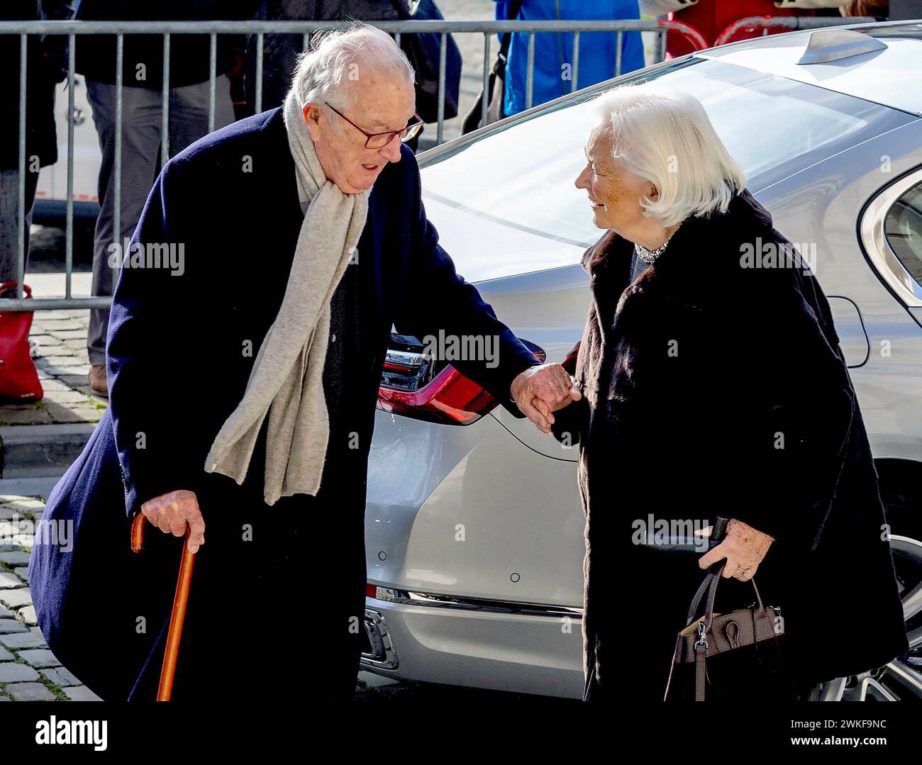 Brüssel, Belgien. Februar 2024. Belgien Königin Mathilde und König Filip (Philippe) und König Albert und Königin Paola und Prinz Laurent und Prinzessin Claire und Prinzessin Delphine und James O’Hare sowie Erzherzog Carl Christian von Habsbourg-Lothringen und Prinzessin Marie-Astrid von Luxemburg nehmen an der jährlichen eucharistischen Feier zum Gedenken an die verstorbenen Mitglieder des Königs Teil Familie in der Kirche unserer Lieben Frau in Laeken, Laken, Brüssel Credit: Albert Nieboer/Niederlande OUT/Point de Vue OUT Foto: Albert Nieboer/dpa/Alamy Live News Stockfoto