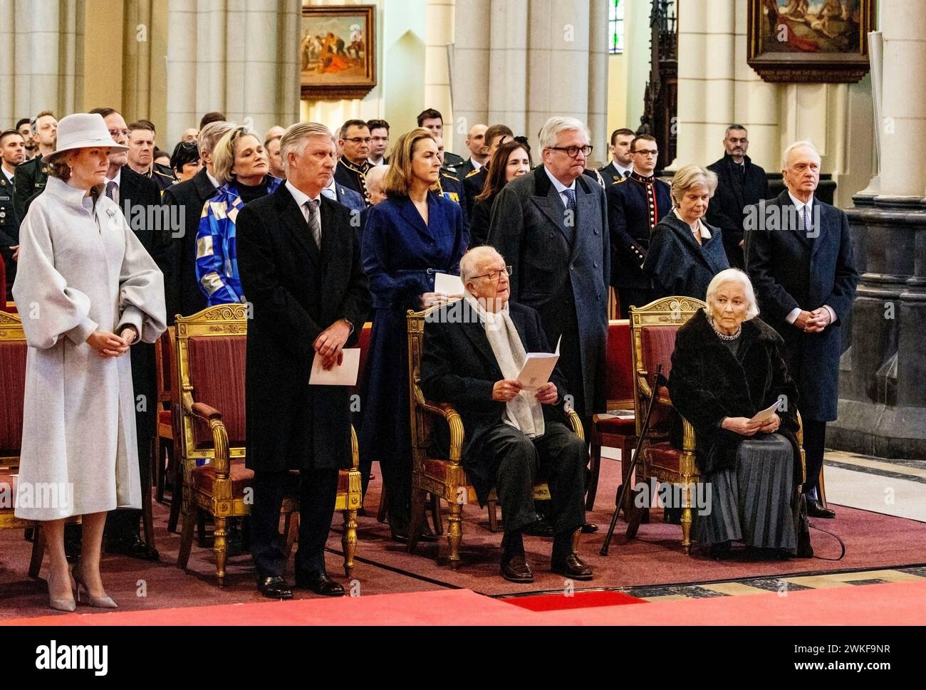 Brüssel, Belgien. Februar 2024. Belgien Königin Mathilde und König Filip (Philippe) und König Albert und Königin Paola und Prinz Laurent und Prinzessin Claire und Prinzessin Delphine und James O’Hare sowie Erzherzog Carl Christian von Habsbourg-Lothringen und Prinzessin Marie-Astrid von Luxemburg nehmen an der jährlichen eucharistischen Feier zum Gedenken an die verstorbenen Mitglieder des Königs Teil Familie in der Kirche unserer Lieben Frau in Laeken, Laken, Brüssel Credit: Albert Nieboer/Niederlande OUT/Point de Vue OUT Foto: Albert Nieboer/dpa/Alamy Live News Stockfoto