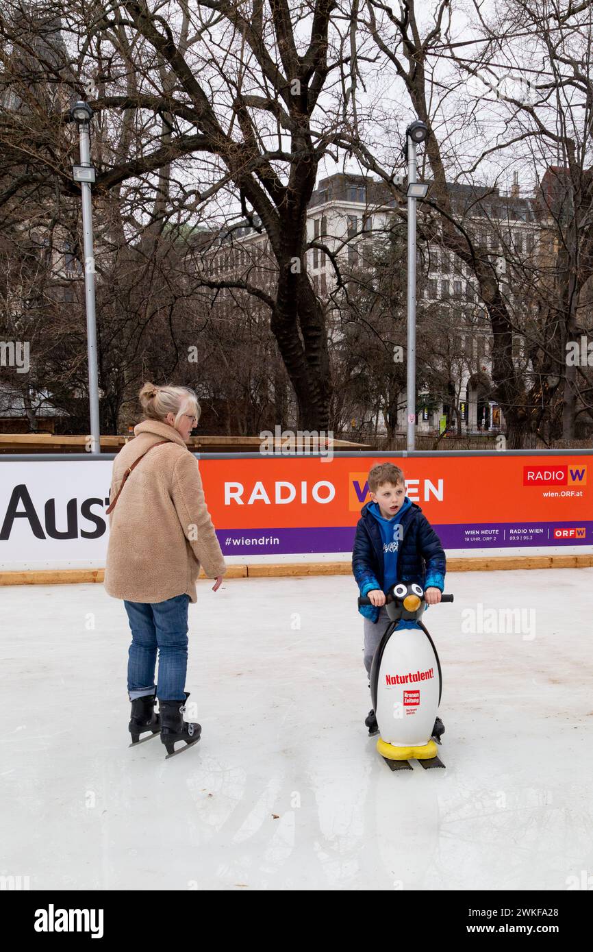 Eislaufbahn am Rathaus, Wiener Eistraum, Wiener Eistraum, Rathausplatz, Innere Stadt, Wien, Österreich, Europa, Stockfoto