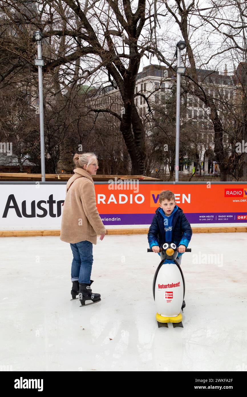 Eislaufbahn am Rathaus, Wiener Eistraum, Wiener Eistraum, Rathausplatz, Innere Stadt, Wien, Österreich, Europa, Stockfoto