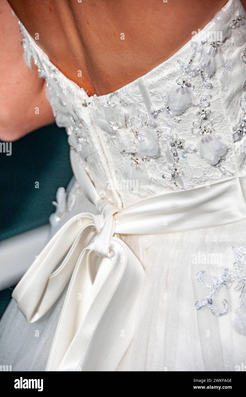 Detail eines Hochzeitskleides Stockfoto
