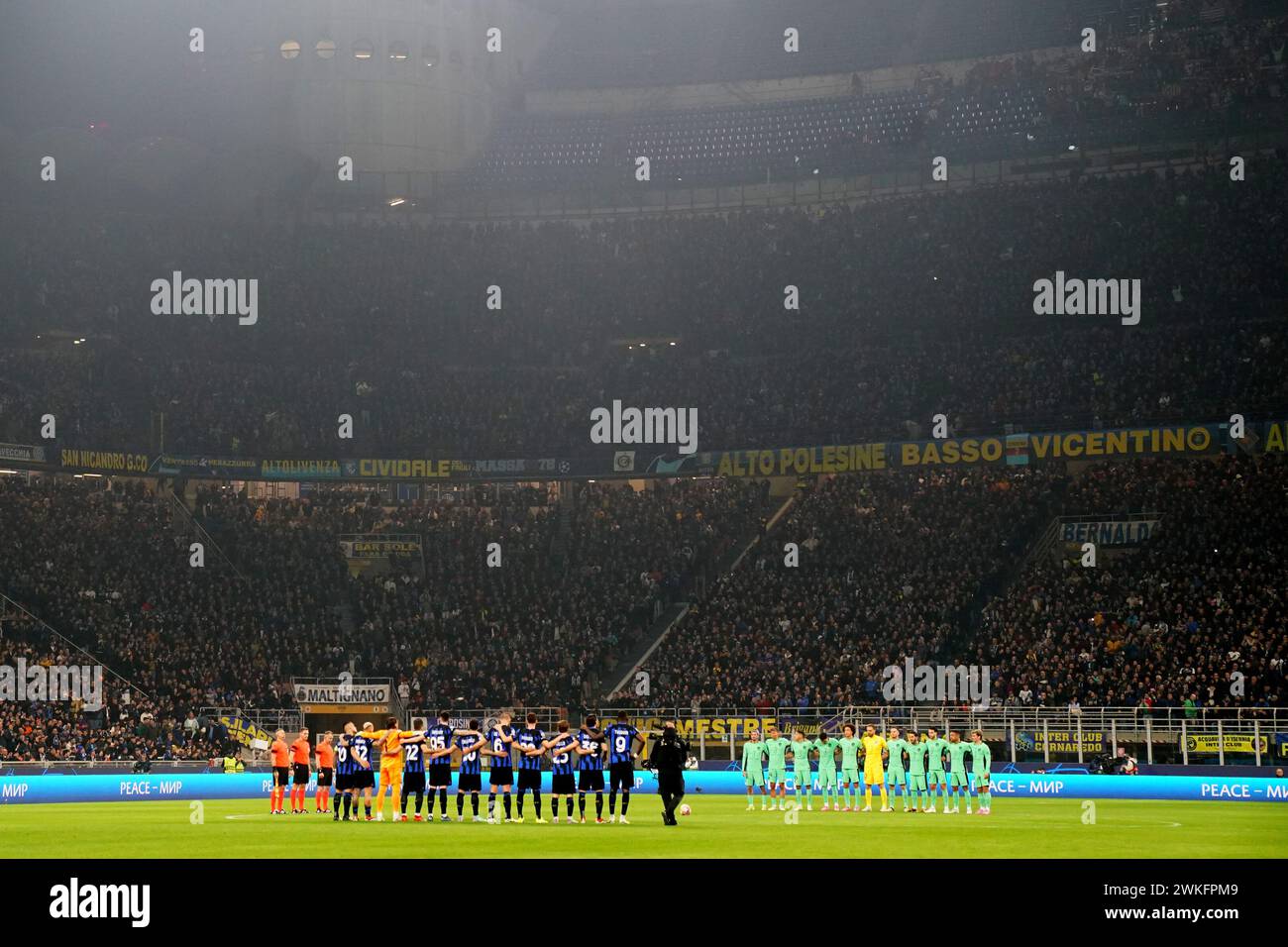 Mailand, Italien. Februar 2024. Foto Spada/LaPresse 20 febbraio 2024 - Milano, Italia - Sport, calcio - FC Inter vs Atletico Madrid - Champions League 2023/2024 - Stadio San Siro Nella Foto: minuto di silenzio per Andreas Brehme 20. Februar 2024 Mailand, Italien - Sport, calcio - FC Inter vs Atletico Madrid - Champions League 2023/2024 - San Siro Stadium. Im Bild: Andreas Brehme, Schweigeminute Credit: LaPresse/Alamy Live News Stockfoto