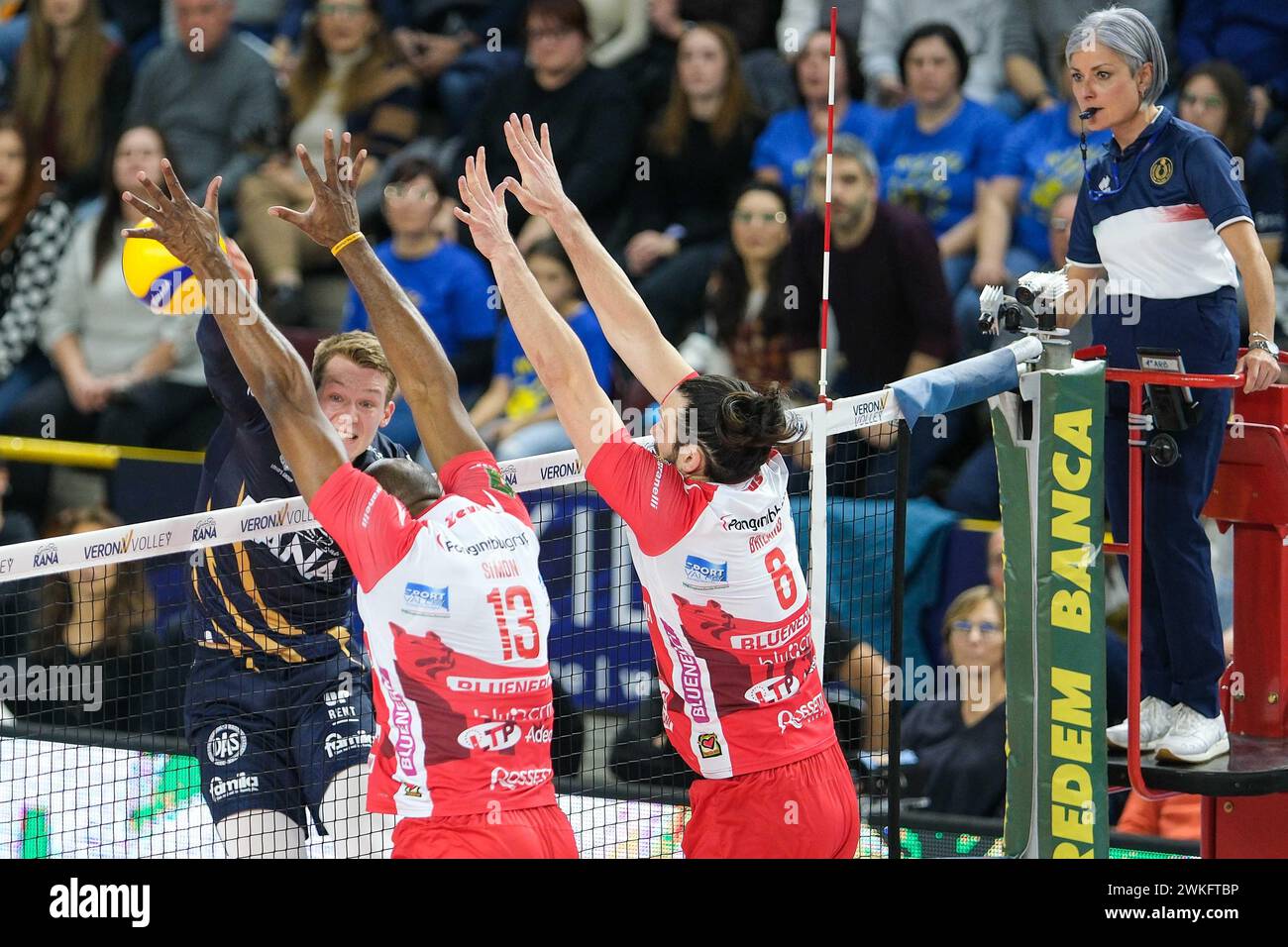 Rok Mozic von Rana Verona während des Spiels zwischen Rana Verona und Gas Sales Bluenergy Piacenza, reguläre Saison der SuperLega Italian Volleyball Cha Stockfoto