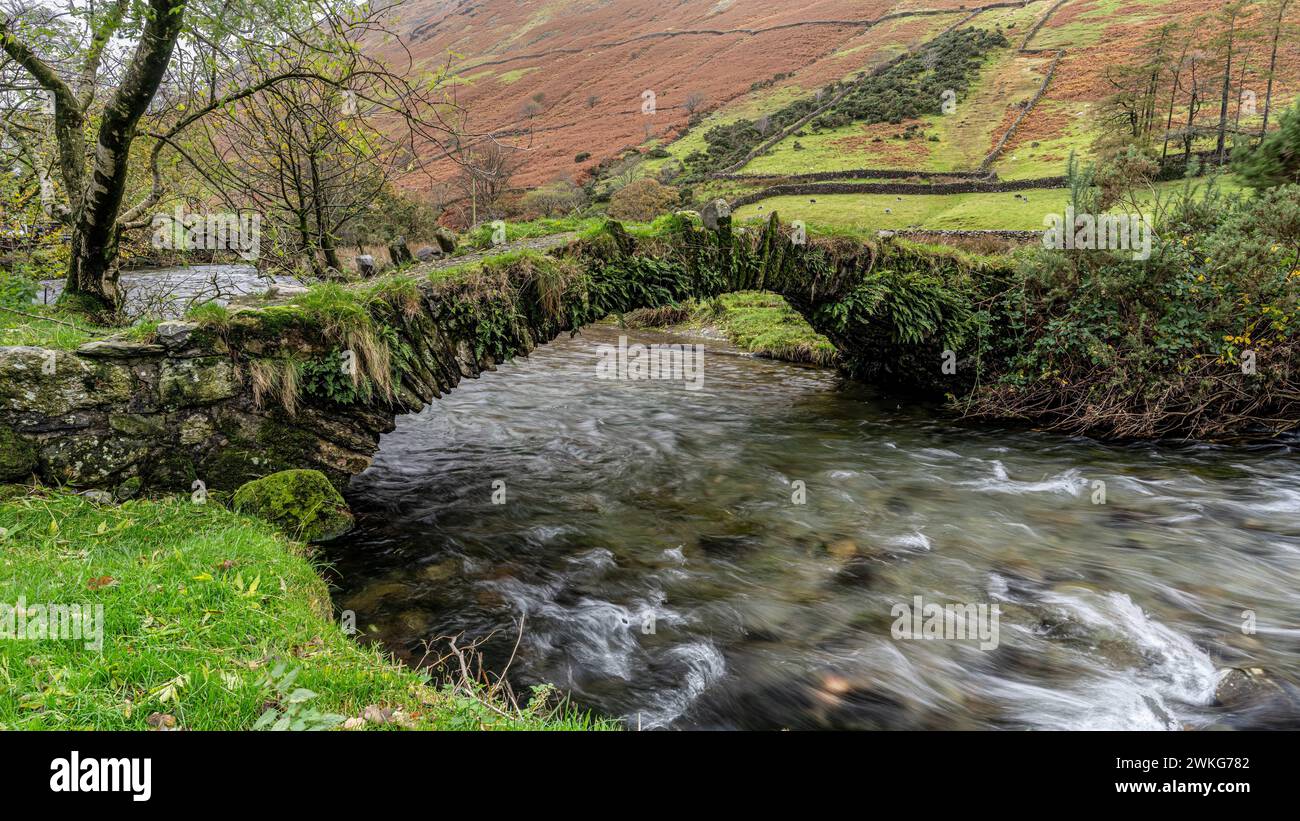 Packhorse Bridge aus dem 18. Jahrhundert, Wasdale Head, Lake District Stockfoto