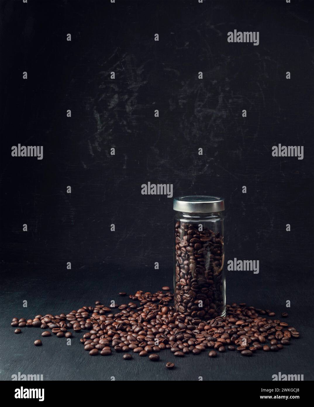 Frischer Kaffee. Türkischer Kaffee. Morgenkaffee. Aromatischer Kaffee aus frischer Ernte. Selektive Fokussierung. Zurück zum Café, Restaurant oder Coffee Shop. Werbung Stockfoto