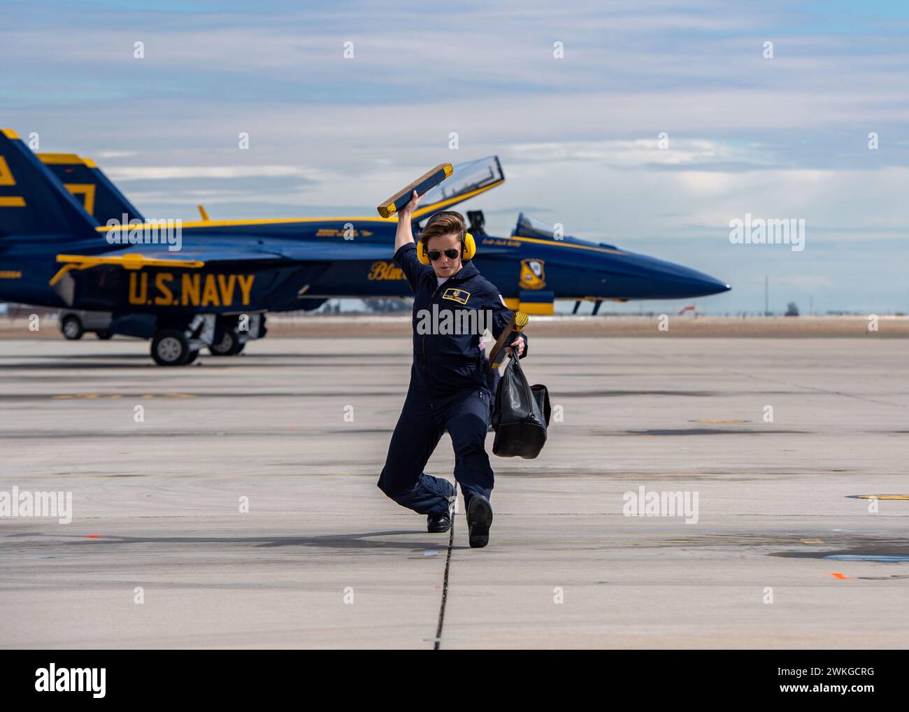 Die Blue Angels führen derzeit Wintertrainings in der Naval Air Facility (NAF) El Centro, Kalifornien, durch, um die kommende Flugschau-Saison 2024 vorzubereiten. (Foto der US Navy von Mass Communication Specialist 2nd Class Crayton Agnew/veröffentlicht) Stockfoto