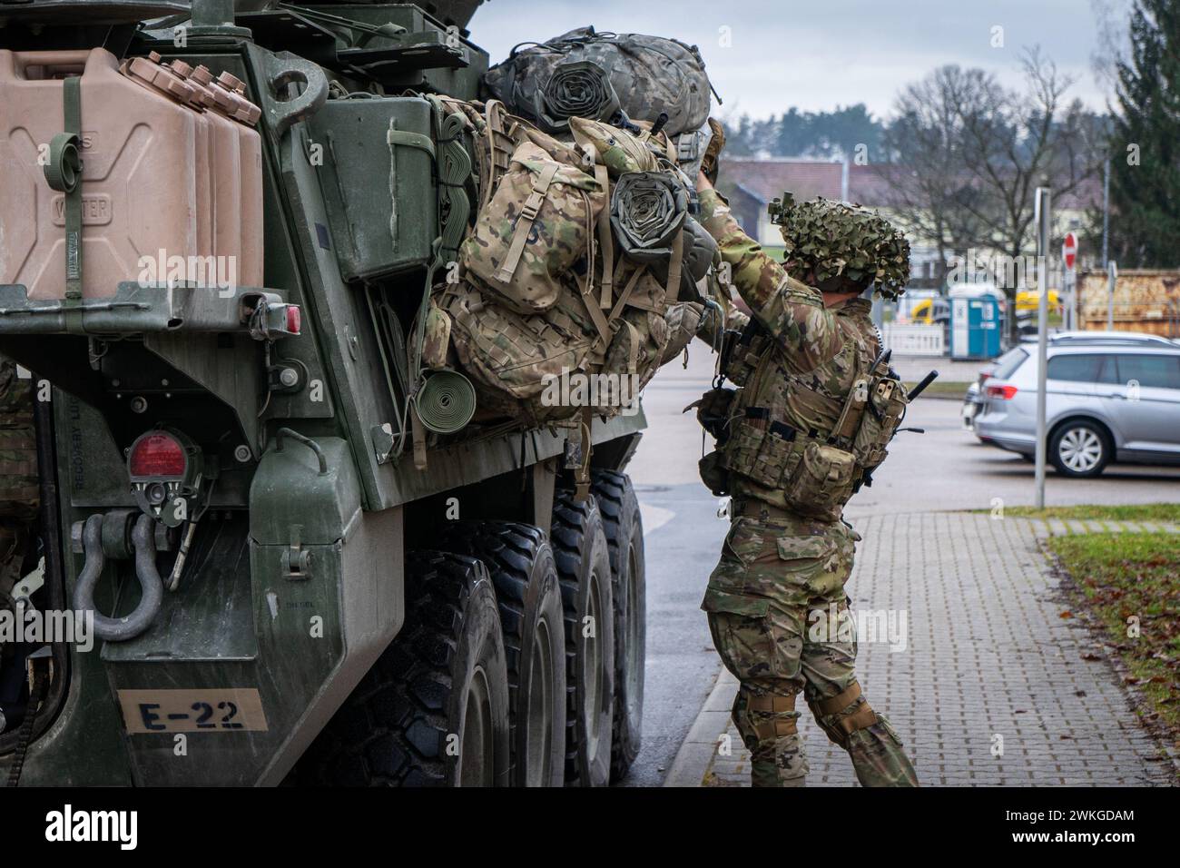 Kürzlich war das 2. Kavallerie-Regiment Gastgeber des Program Executive Office (PEO) Soldier Operational Kit Analysis in Vilseck, Deutschland. Die PEO ist eine der Schlüsselpersonen der US-Armee im US-amerikanischen militärischen Akquisitionsprozess und ein führender Hersteller von Fähigkeiten wie Körperpanzer, Helme und Legacy-Waffensystemen. Stockfoto