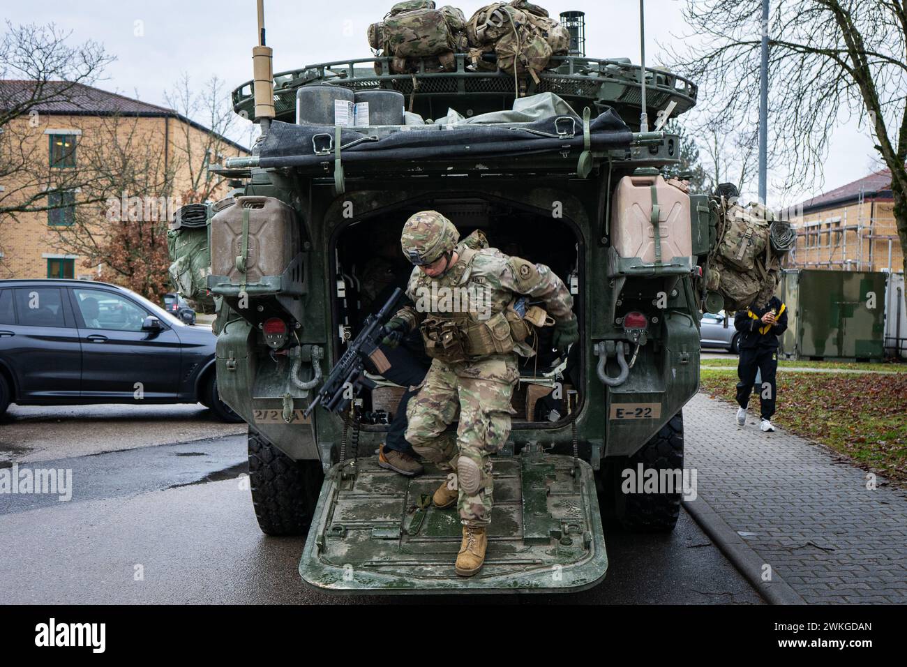 Kürzlich war das 2. Kavallerie-Regiment Gastgeber des Program Executive Office (PEO) Soldier Operational Kit Analysis in Vilseck, Deutschland. Die PEO ist eine der Schlüsselpersonen der US-Armee im US-amerikanischen militärischen Akquisitionsprozess und ein führender Hersteller von Fähigkeiten wie Körperpanzer, Helme und Legacy-Waffensystemen. Stockfoto