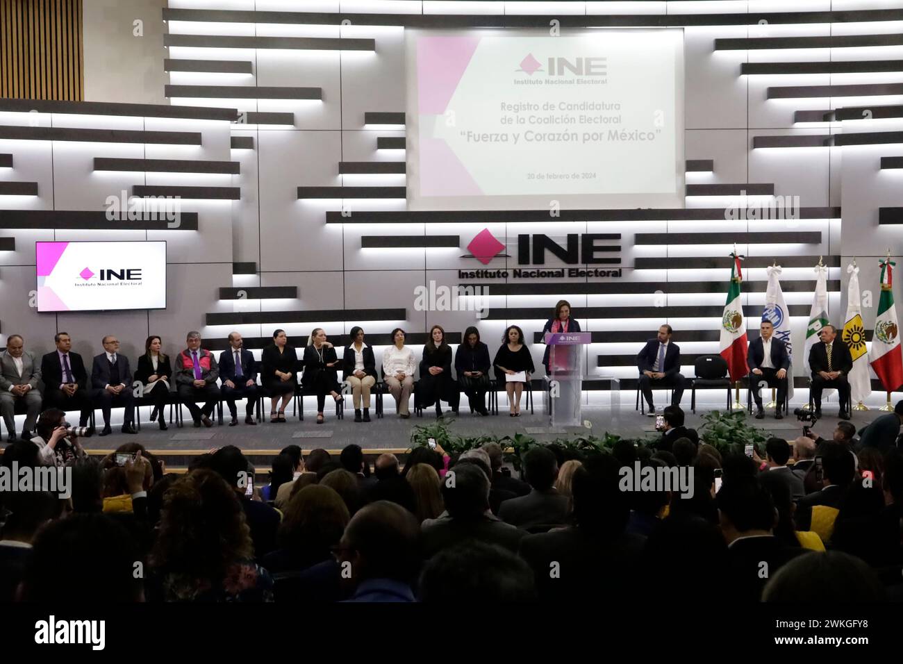 Mexiko-Stadt, Mexiko. Februar 2024. 20. Februar 2024, Mexiko-Stadt: Xochitl Galvez Ruiz spricht während ihrer Registrierung als mexikanische Präsidentschaftskandidatin beim National Institute Electoral. Am 20. Februar 2024 in Mexiko-Stadt, Mexiko (Foto: Luis Barron/Eyepix Group/SIPA USA) Credit: SIPA USA/Alamy Live News Stockfoto