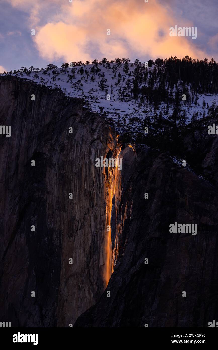 Sonnenuntergang, Yosemite Feuerfall, Natur, Phänomen, fließendes Feuer, Lava, Naturphänomen, Wasserfall, Februar 2024, Schachtelhalm Fall, El Capitan Stockfoto