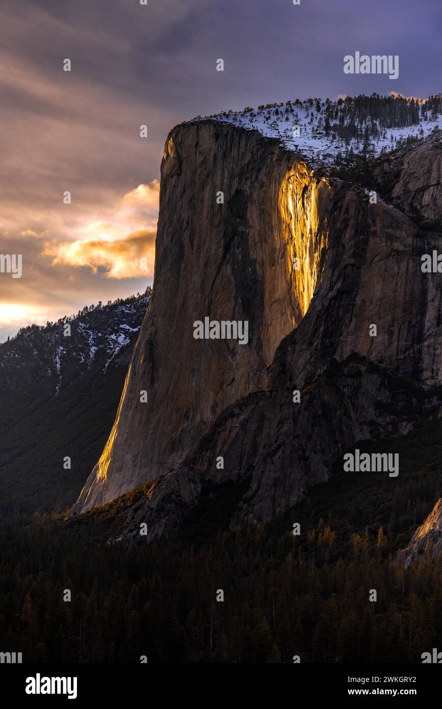 Sonnenuntergang, Yosemite Feuerfall, Natur, Phänomen, fließendes Feuer, Lava, Naturphänomen, Wasserfall, Februar 2024, Schachtelhalm Fall, El Capitan Stockfoto