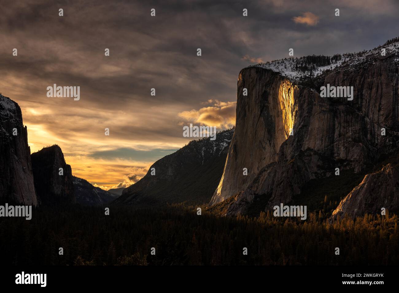 Sonnenuntergang, Yosemite Feuerfall, Natur, Phänomen, fließendes Feuer, Lava, Naturphänomen, Wasserfall, Februar 2024, Schachtelhalm Fall, El Capitan Stockfoto