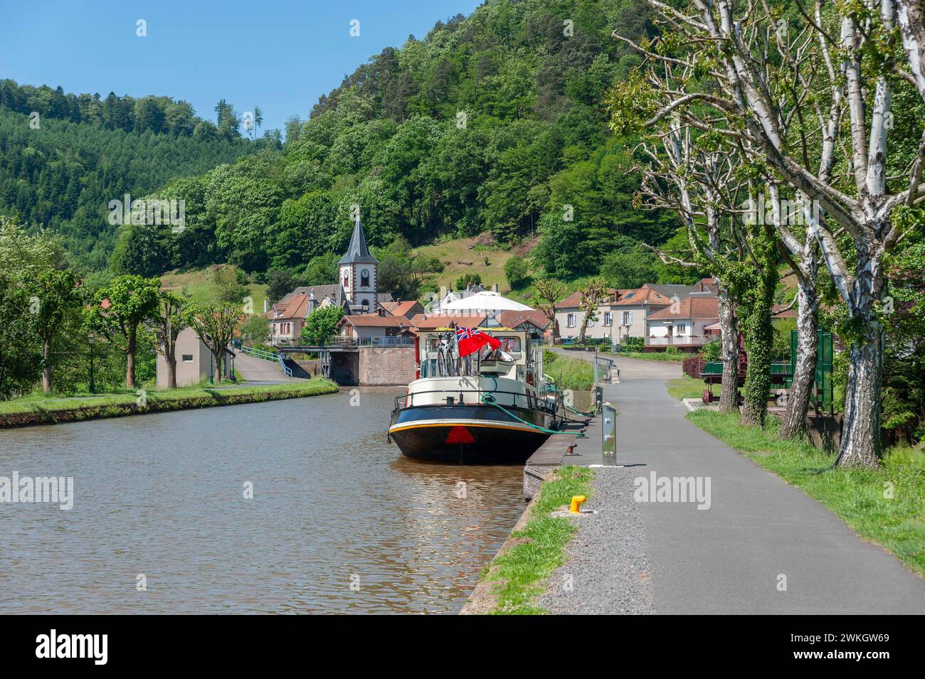 Hausboote auf dem Rhein-Marne-Kanal, Lutzelbourg, Lothringen, Frankreich, Elsass Stockfoto