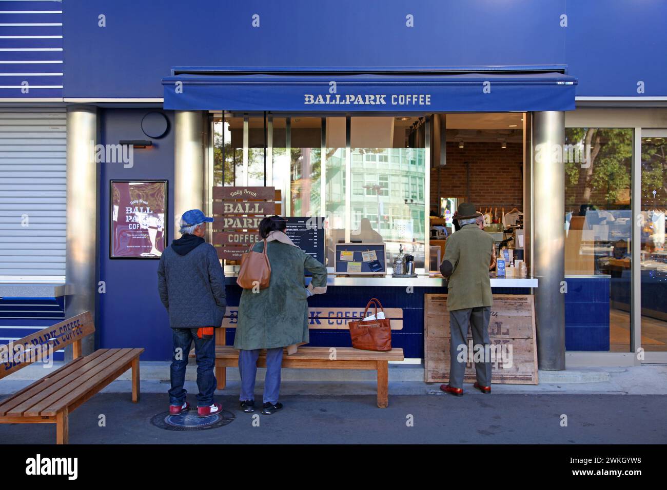 Kaufen Sie Tickets im Yokohama Stadium, Heimstadion der Yokohama Dena Baystars in Kanagawa, Japan. Stockfoto