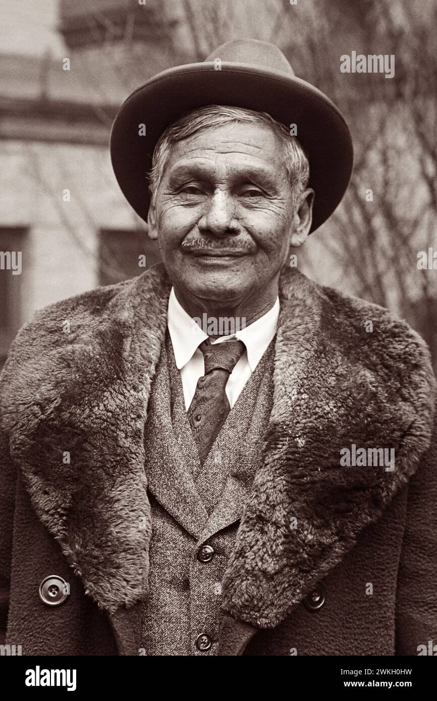 Jackson Barnett (1856–1934), der aufgrund des Ölgehalts auf seinem Grundstück in Oklahoma als „der reichste Indianer der Welt“ bekannt wurde und am 2. Februar 1923 vor dem Weißen Haus in Washington, D.C. gezeigt wurde. Stockfoto
