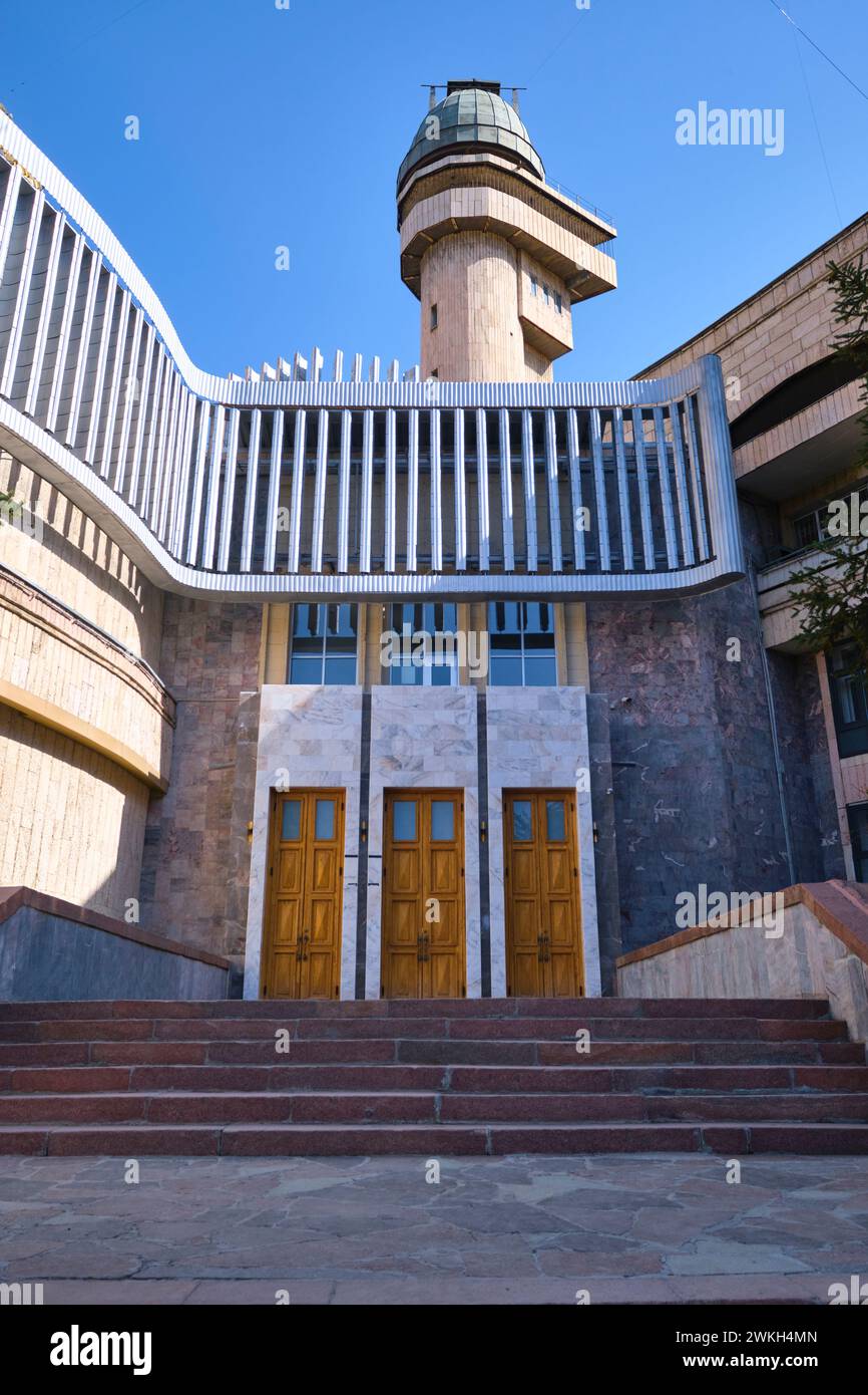 Außenansicht des republikanischen Kinderpalastes, ein russischer Ort aus der sowjetischen Zeit für Aktivitäten nach der Schule. Der architektonische Stil ist sozialistisch Stockfoto