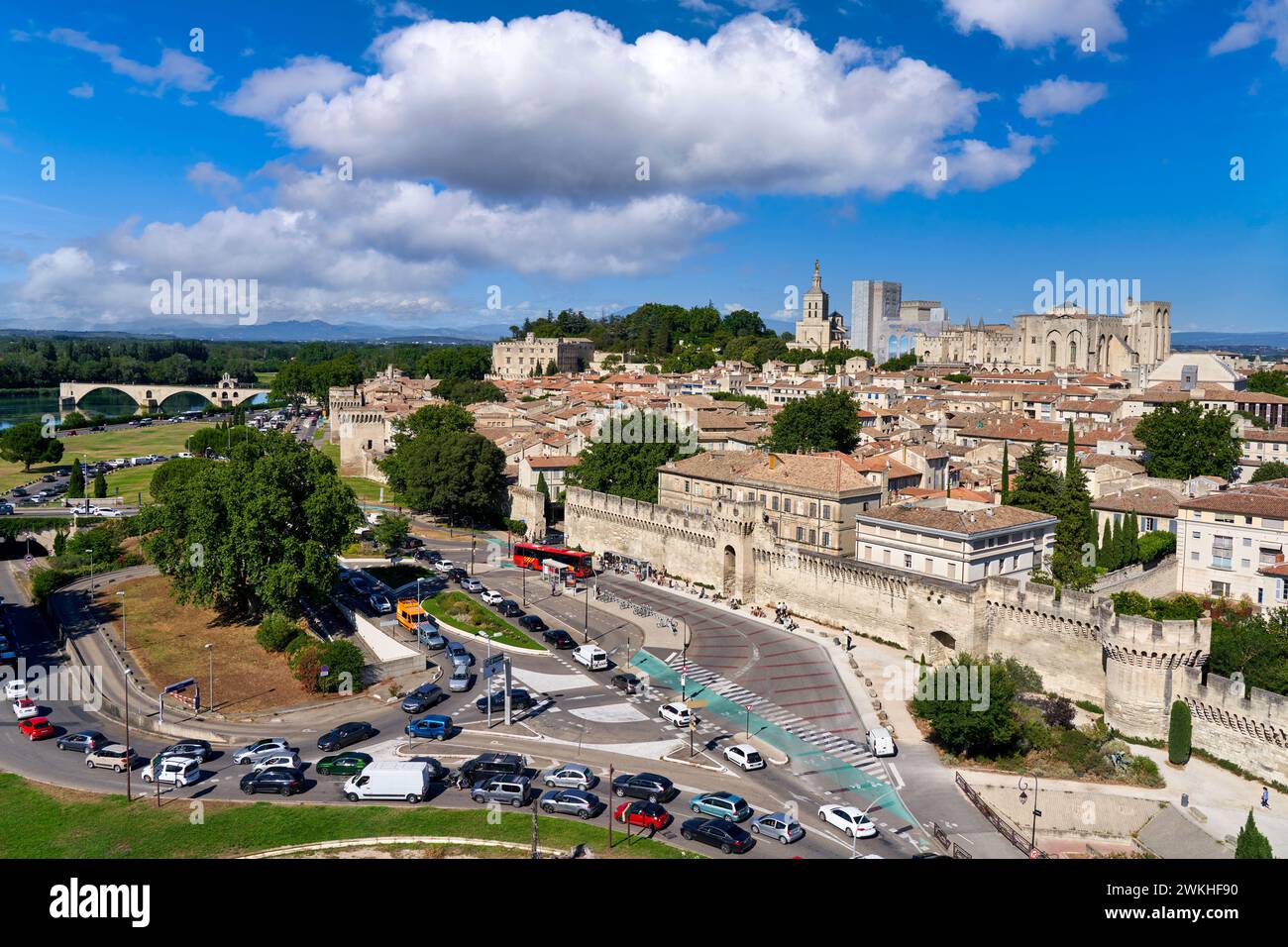 Centro histórico de Palacio de los Papas, conjunto episcopal y Le Pont Saint Benezet, Muralla Medieval, Avignon, Vaucluse, Provence-Alpes-Côte d’Azur, Stockfoto