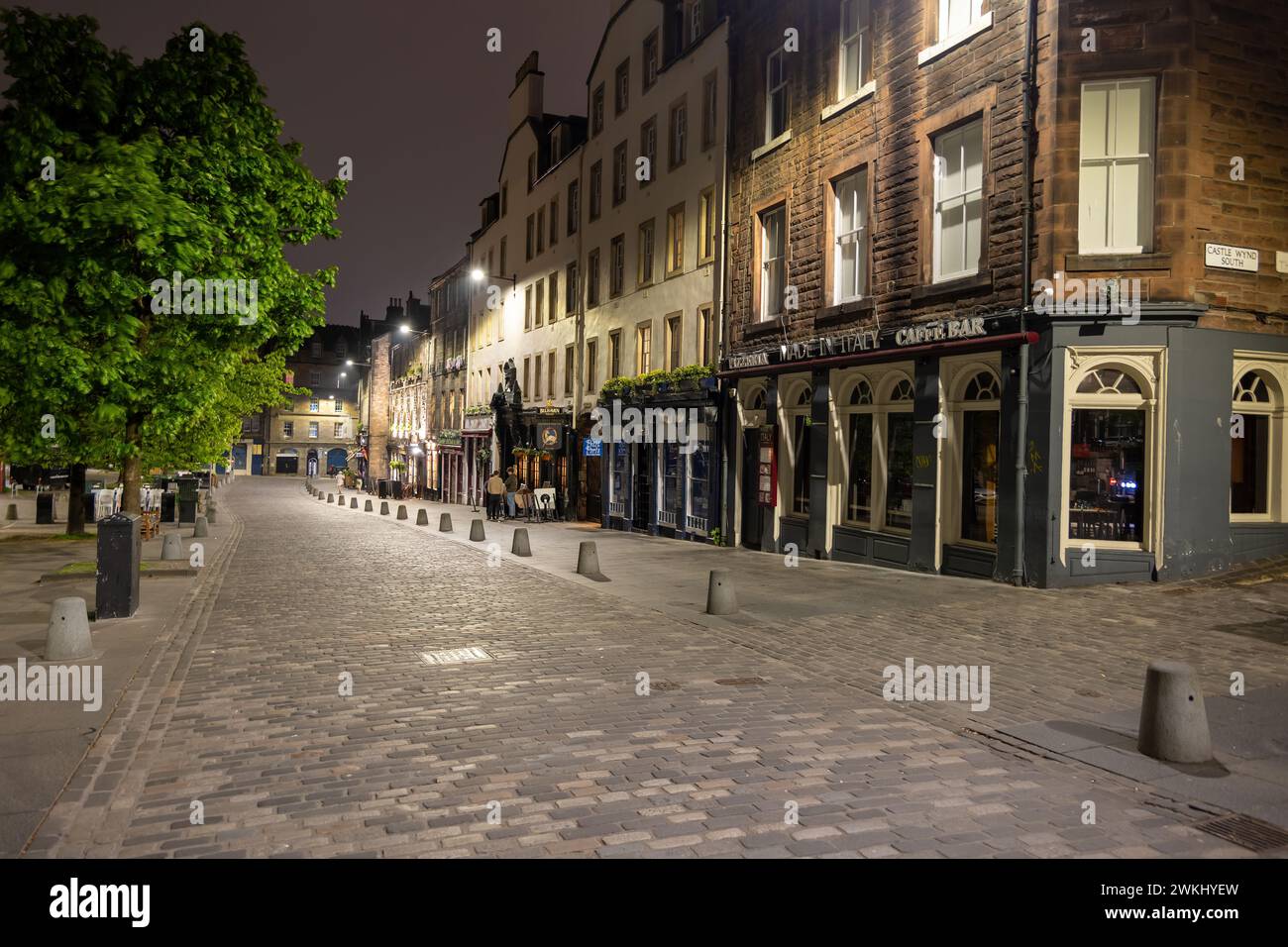 Der historische Marktplatz Grassmarket in der Altstadt von Edinburgh in Schottland, Großbritannien. Stockfoto