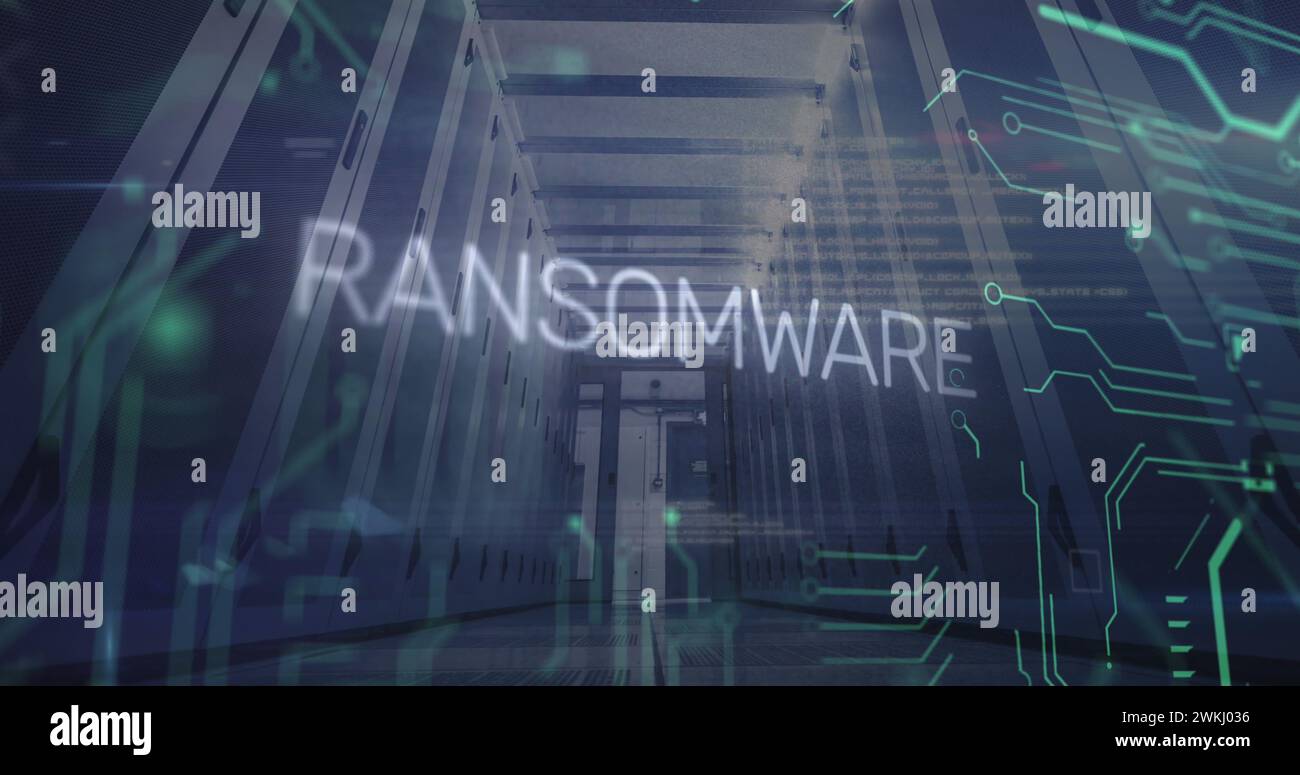 Bild von Ransomware-Text und Datenverarbeitung im Serverraum Stockfoto